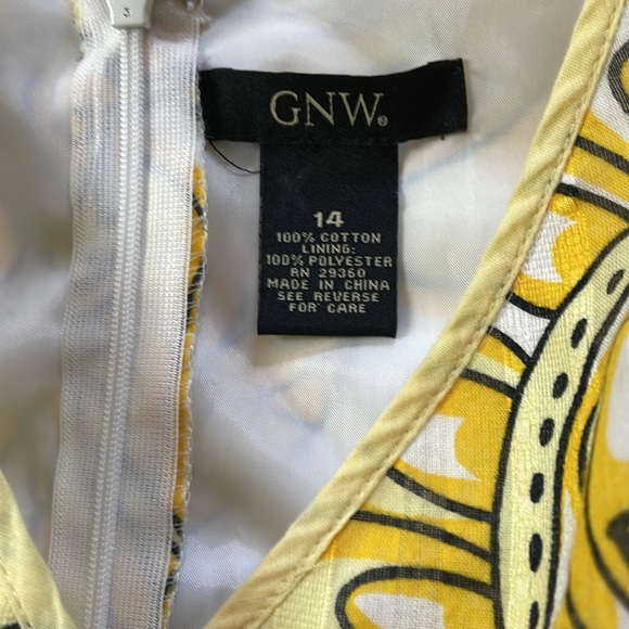 Women’s GNW DRESS Yellow Floral Pattern, Size 14 Zip Up, Very Comfortable - Picture 7 of 11